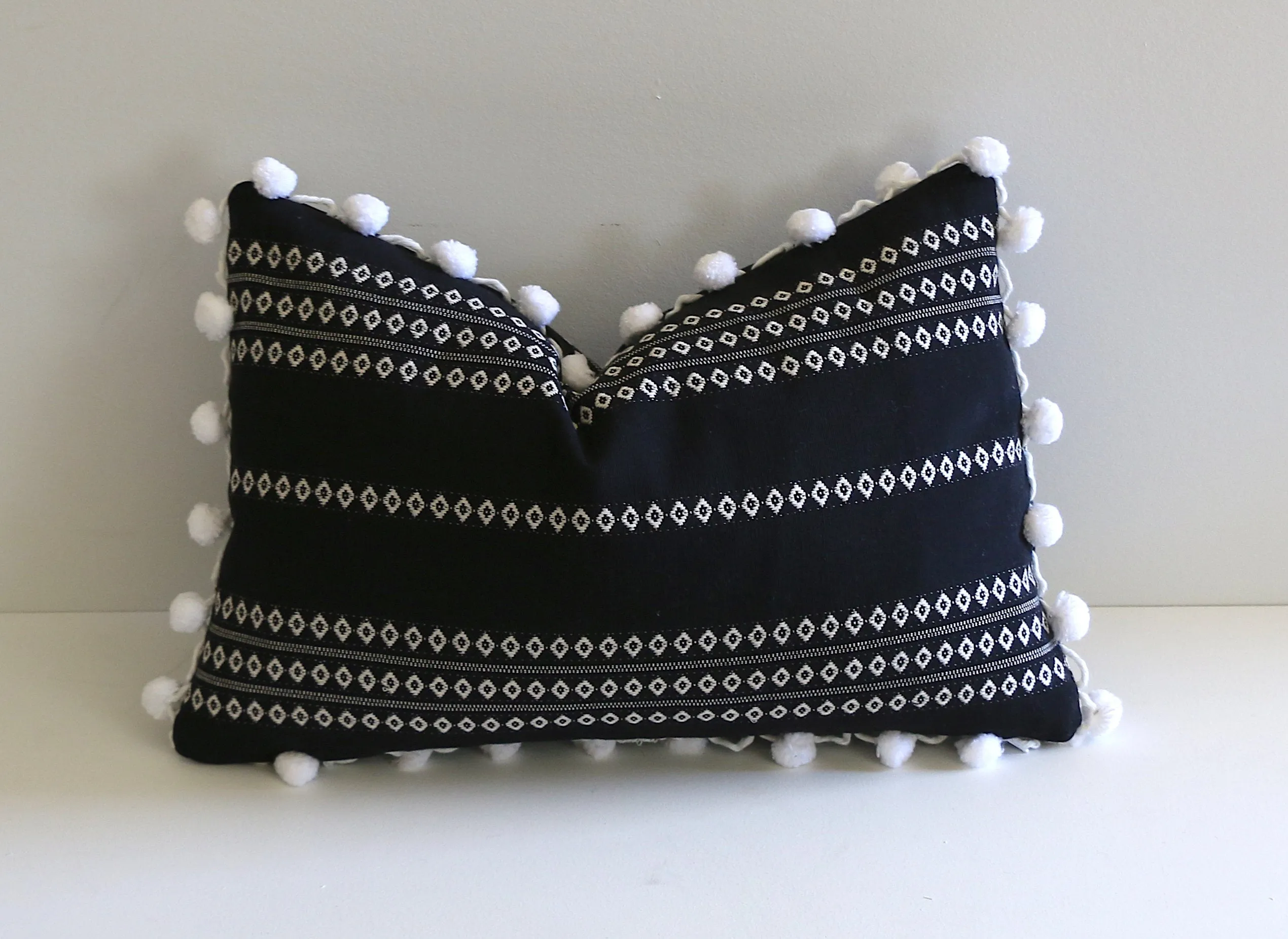 Aztec Stripe Pillow / Black & White Pillow Cover / Designer Zipper Pillow Cover / Bohemian lumbar Pillow cover / Boho Mudcloth Cushion cover