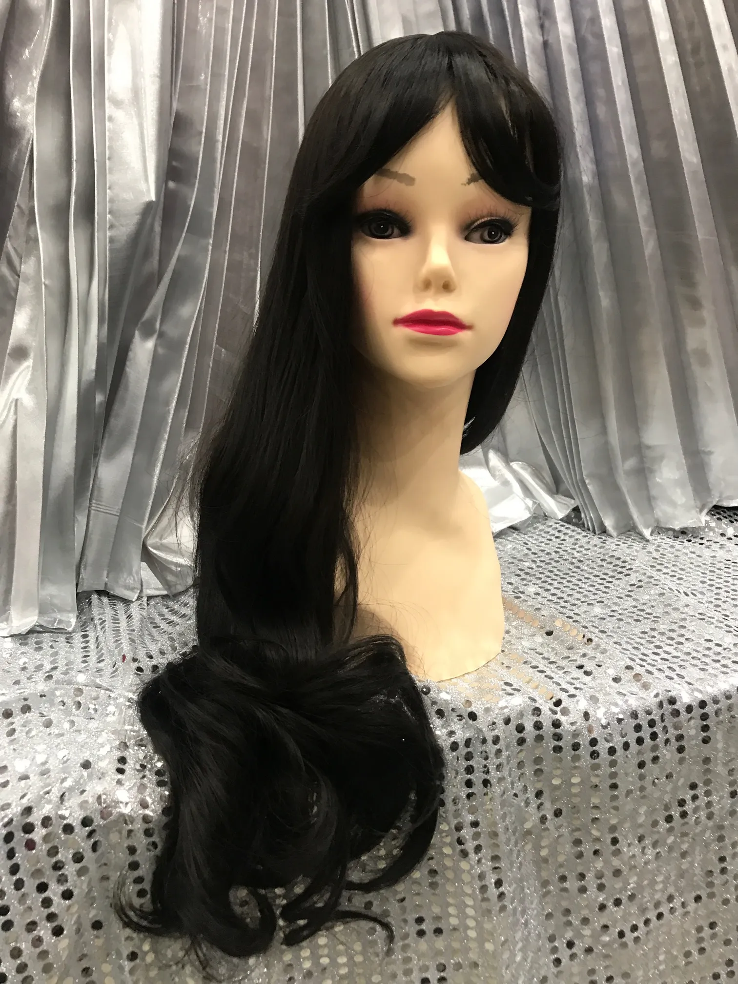 Black 26" Synthetic Wavy Wig With Soft Fringe