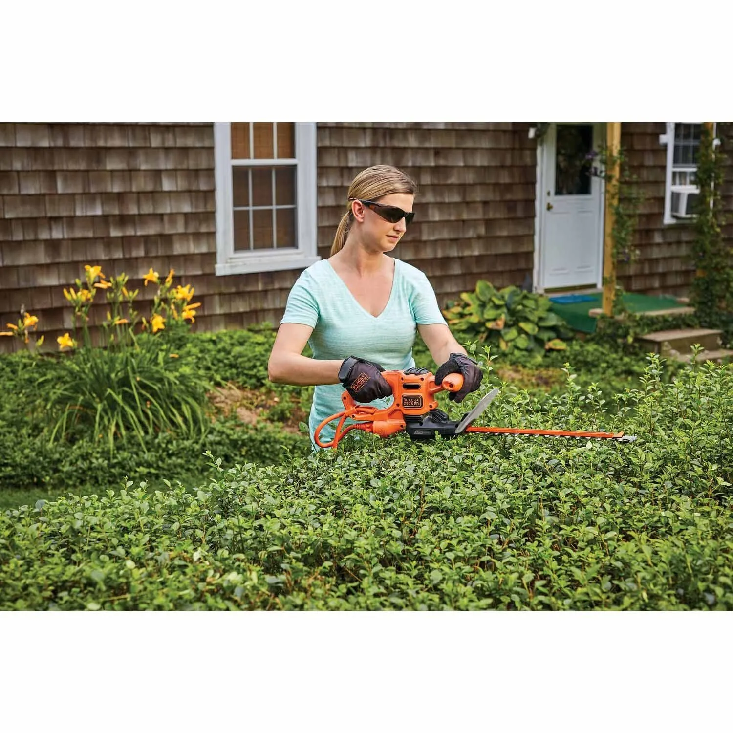 Black & Decker BEHTS125 16 in. SAWBLADE™ Electric Hedge Trimmer