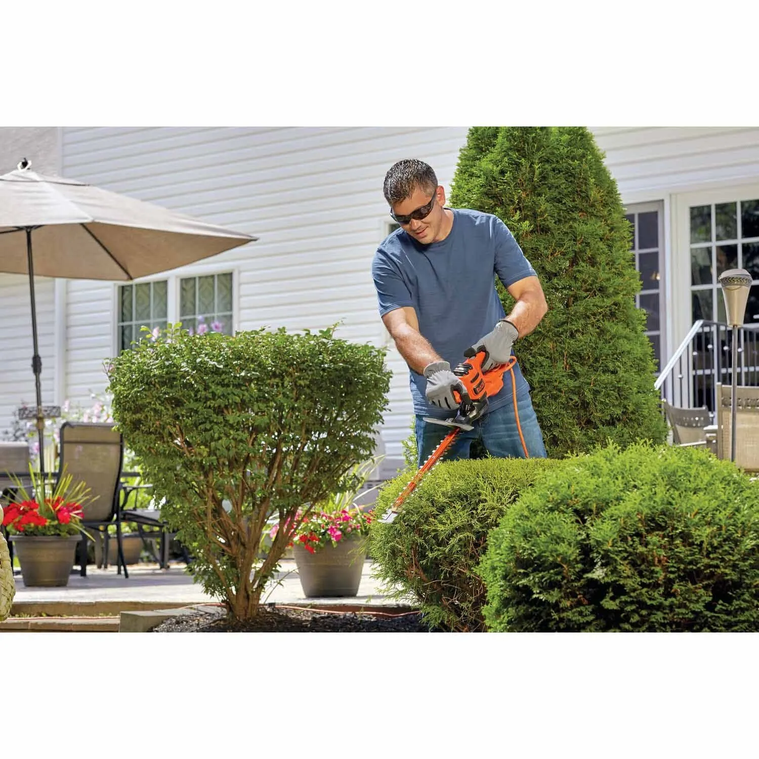 Black & Decker BEHTS125 16 in. SAWBLADE™ Electric Hedge Trimmer