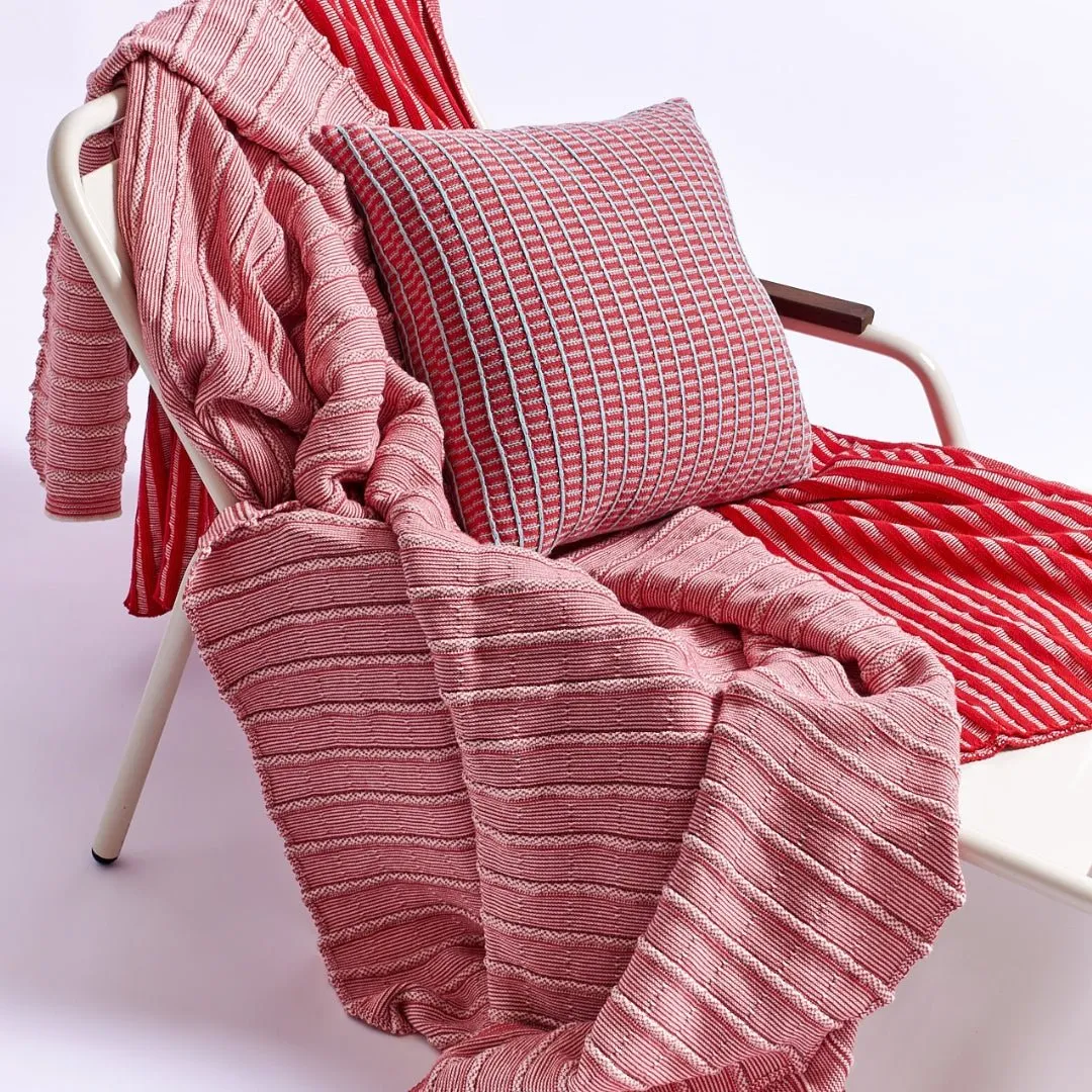 bläanks | Sustainable Rolled Texture Throw Blanket | Corallo   Greggio