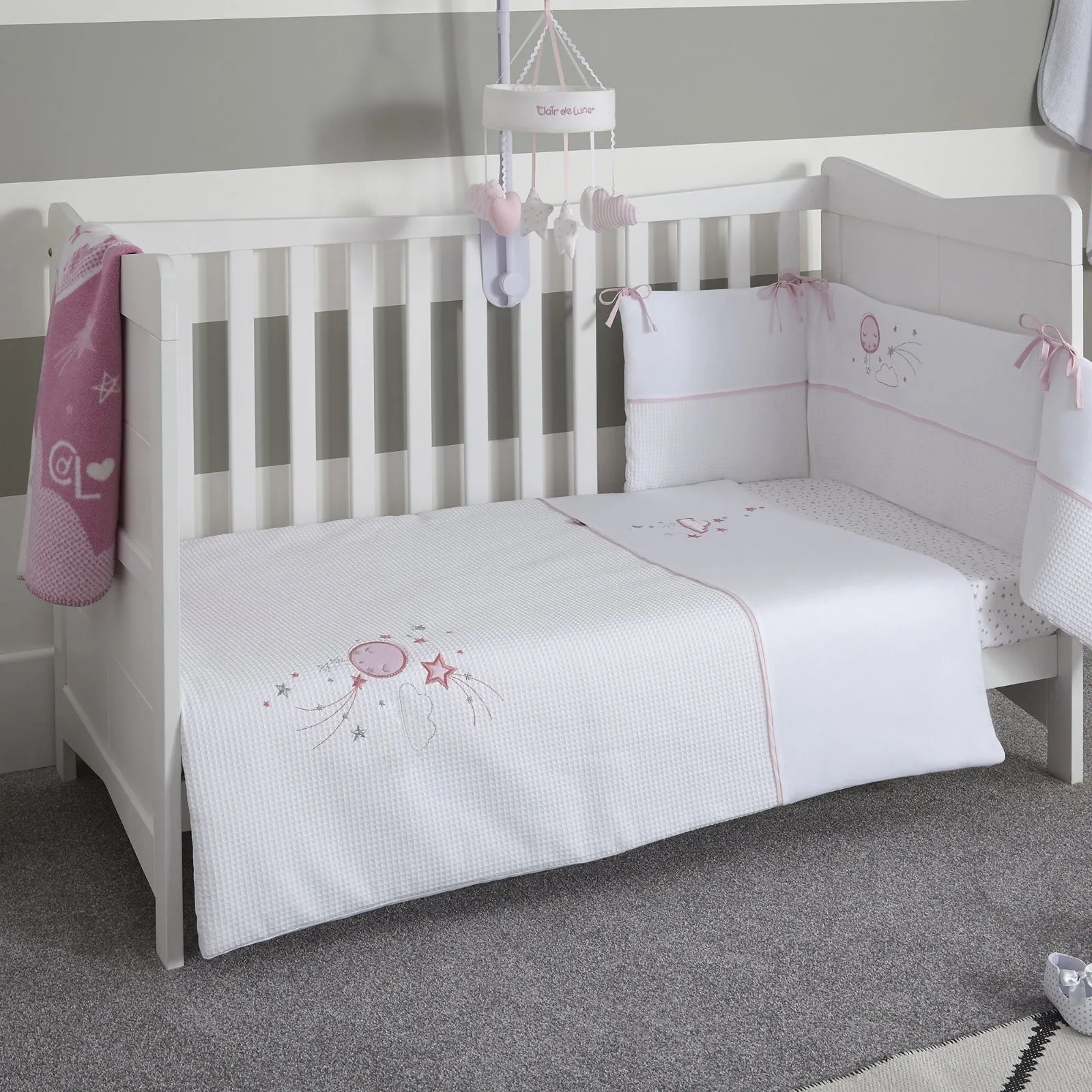 Clair-de-lune Over The Moon Cot Quilt & Bumper Set - White/Pink