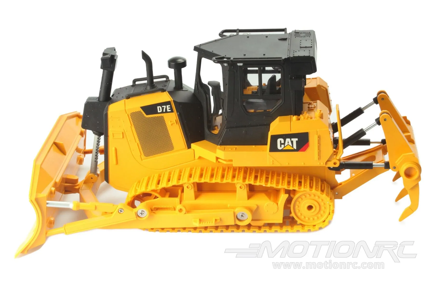 Diecast Masters 1/24 Scale Caterpillar D7E Tracked Bulldozer - RTR