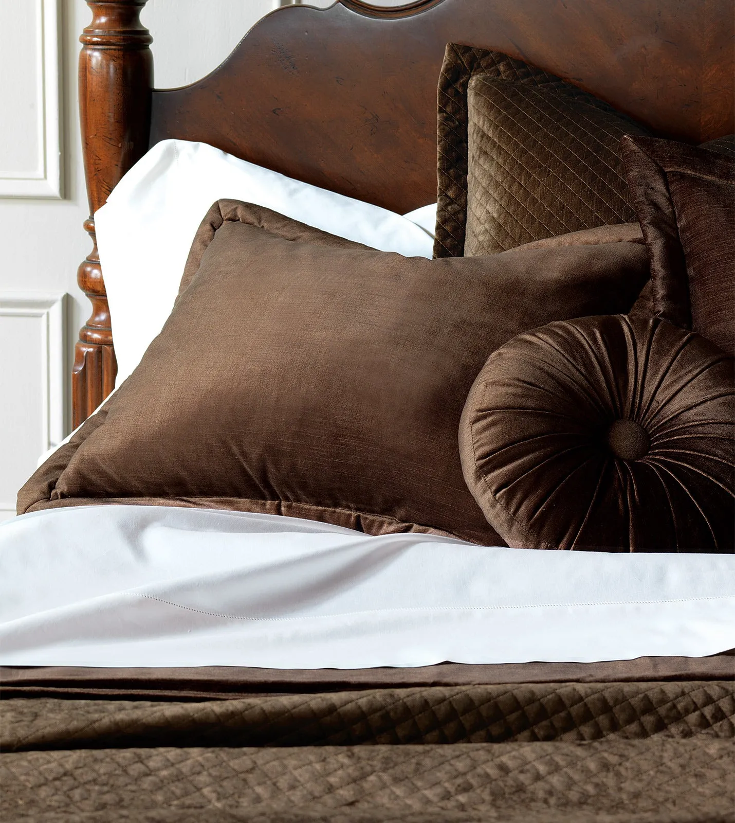 Lars Velvet Standard Sham 20x27 in Mocha