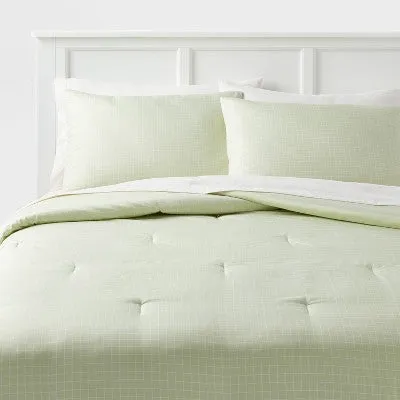 New - Twin/Twin Extra Long Printed Comforter Set Light Green/White - Room Essentials