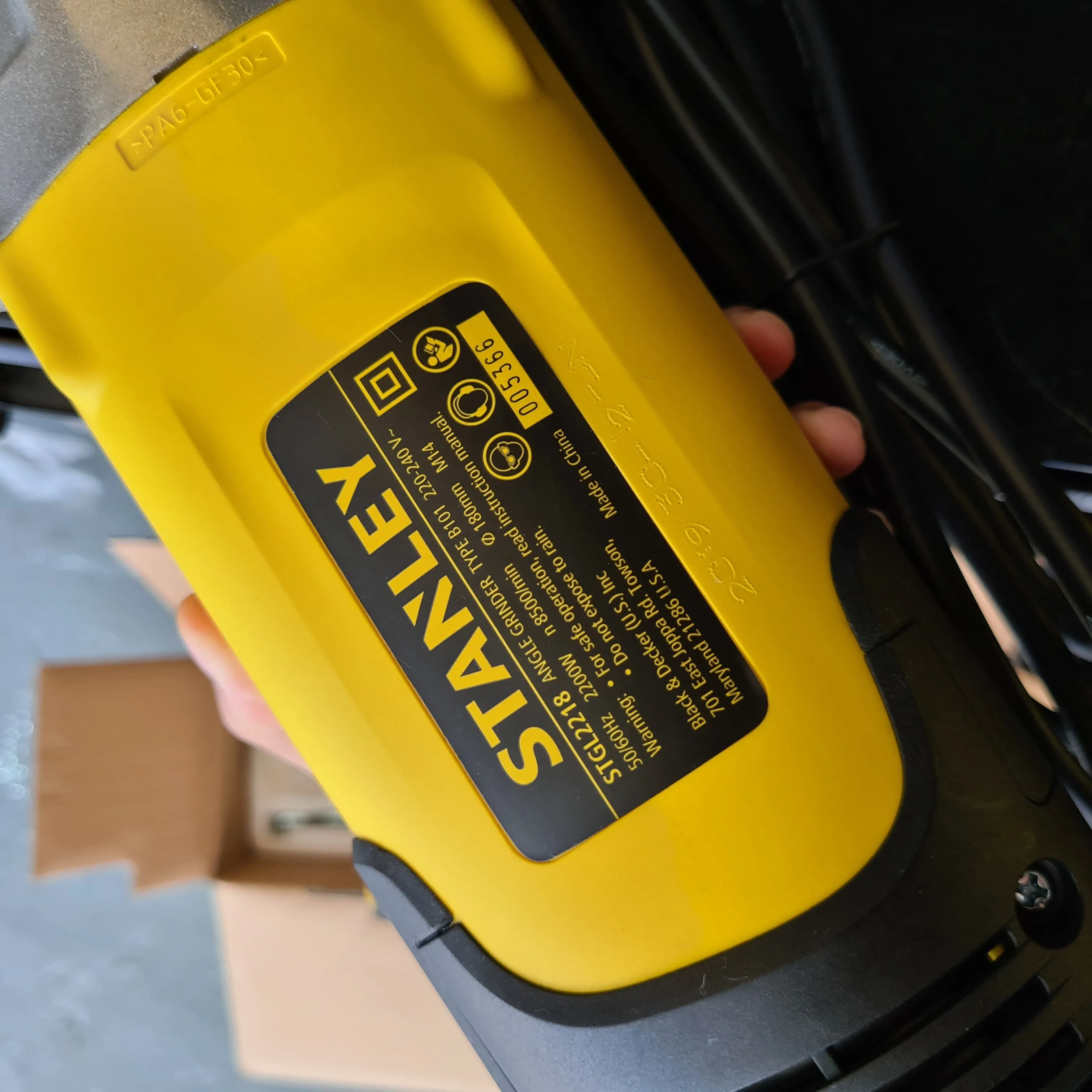 Stanley 7" 2200W 180mm Angle Grinder (Disc Grinding Machine) | Model : STGL2218-B1